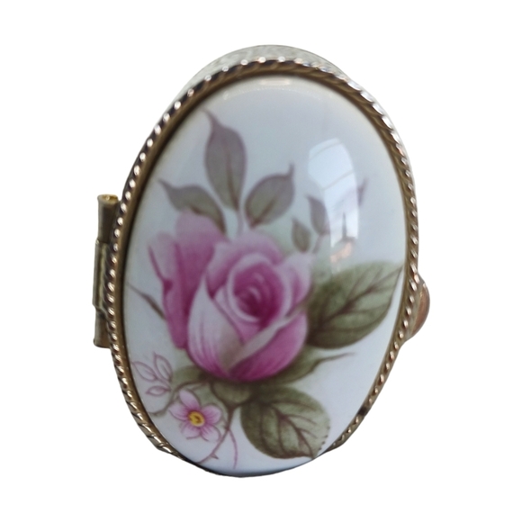 Vintage Pill/ Mints/ Trinket Box Keepsake Box Floral Rose White  Procelain - Picture 3 of 6